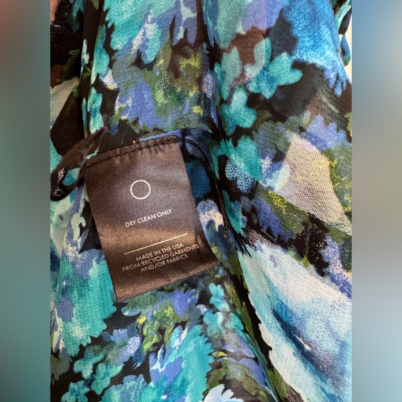 REFORMATION (worn once) size 0 wrap dress blue and black floral - Picture 6 of 6